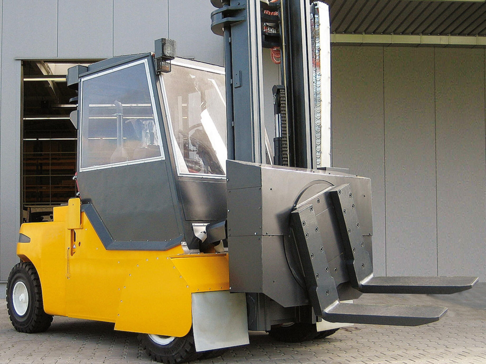 Drehgerät mit Seitenschub und Wiegeeinrichtung Giessereiausführung